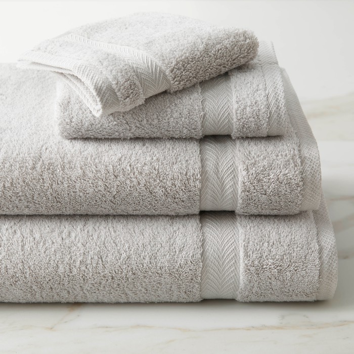 Lili Alessandra Amalfi Bath Towel | Platinum